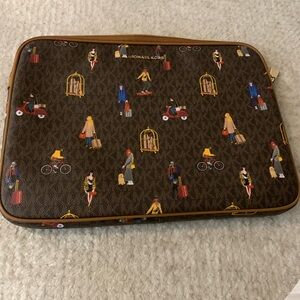 Michael Kors Jet Set Case
